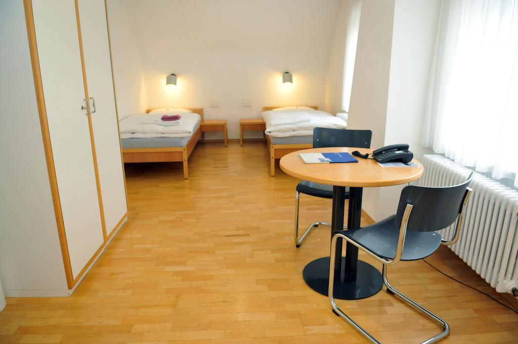 Tagungszentrum Evangelische Akademie Bad Boll Szoba fotó
